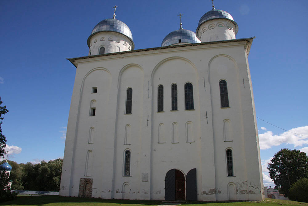 Velikiy-Novgorod-Uriev-monastir